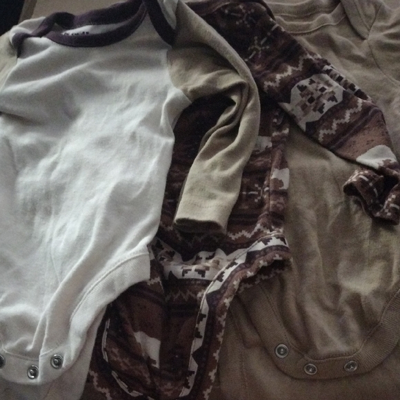 Baby Onesie Set in Neutral Tones - Picture 1 of 1